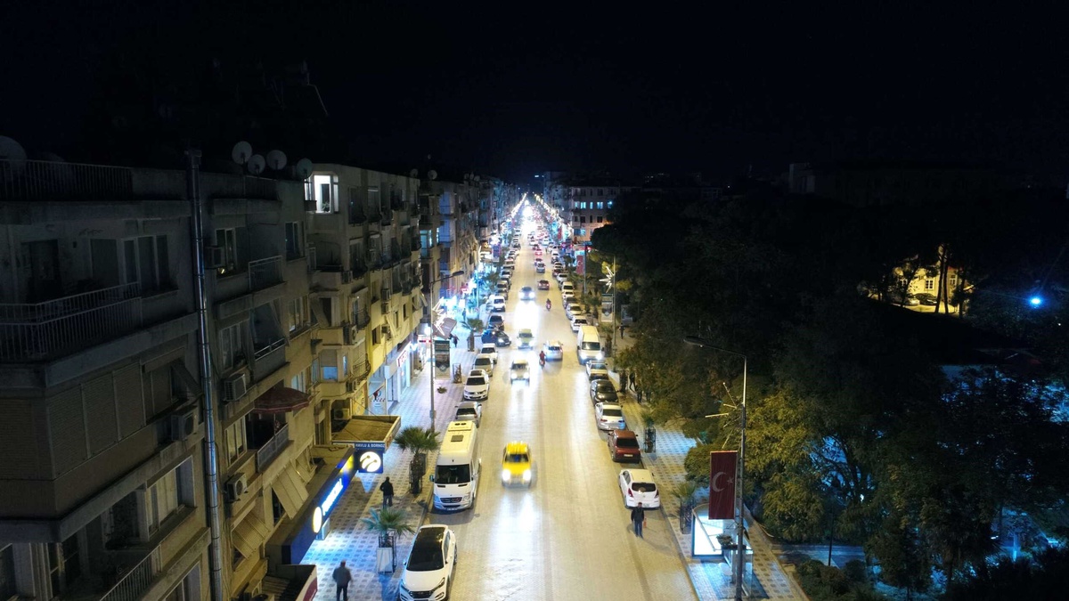 Turgutlu\'da Cadde Üstü Otoparklar Artık Ücretsiz