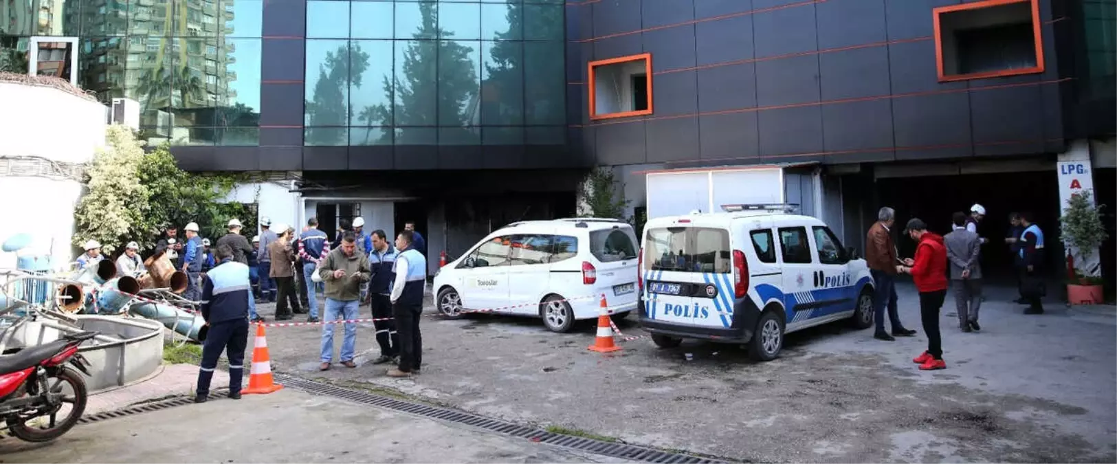 Adana İş Merkezinde Trafo Patladı, 735 İş Yeri Elektriksiz Kaldı