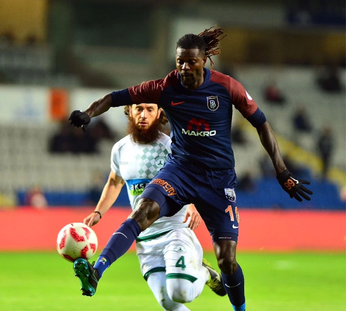 Adebayor, Beşiktaş\'ın Golcülerini Geride Bıraktı