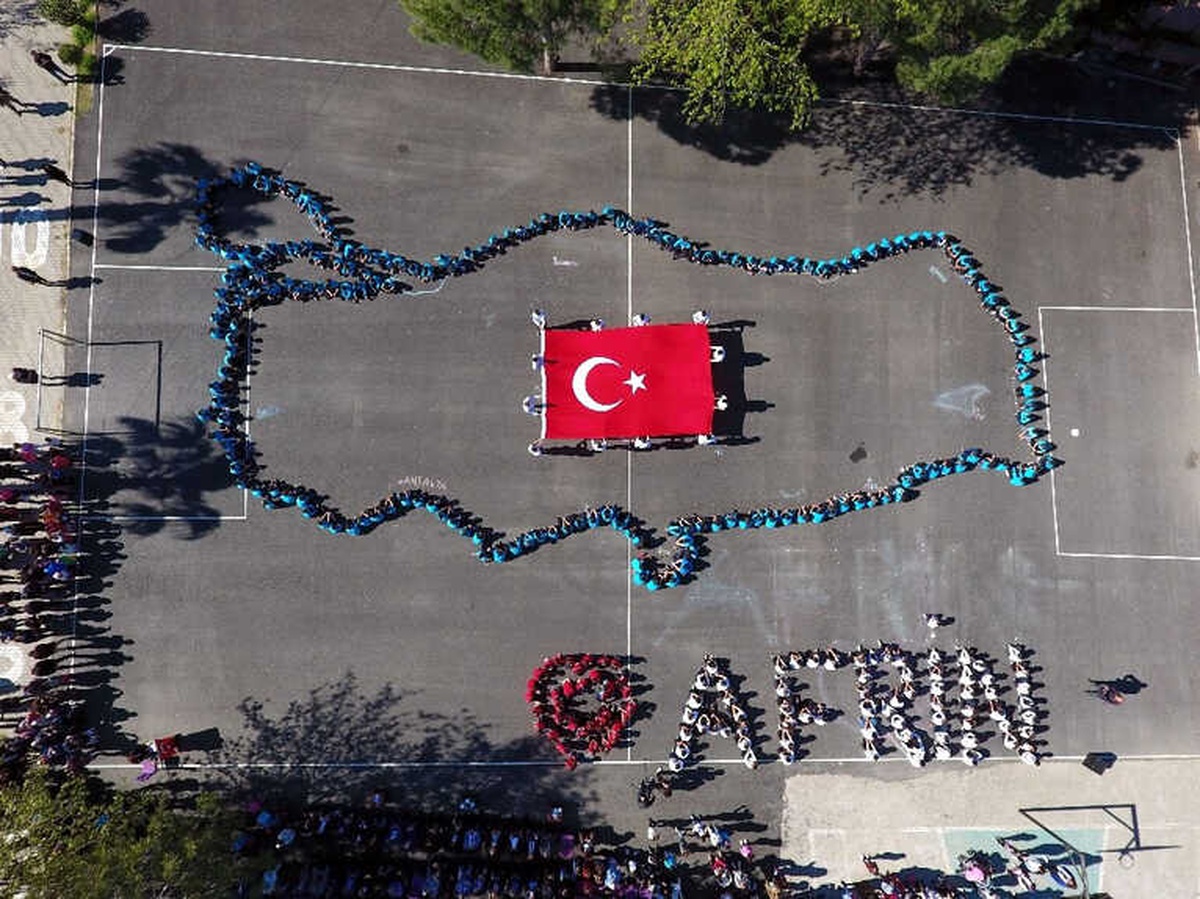 Afrin\' İçin 360 Öğrenci Bedenleriyle Türkiye Haritası Çizdi