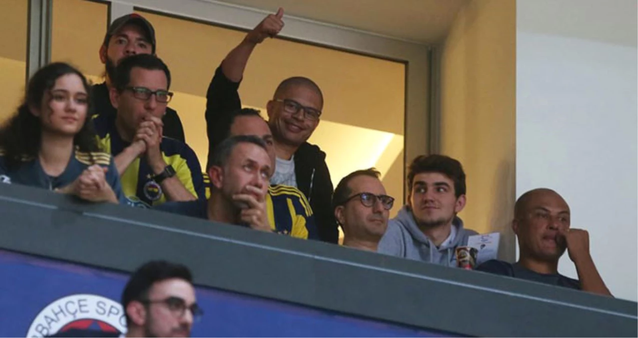 Alex De Souza, Fenerbahçe Doğuş Maçını Tribünden Takip Etti