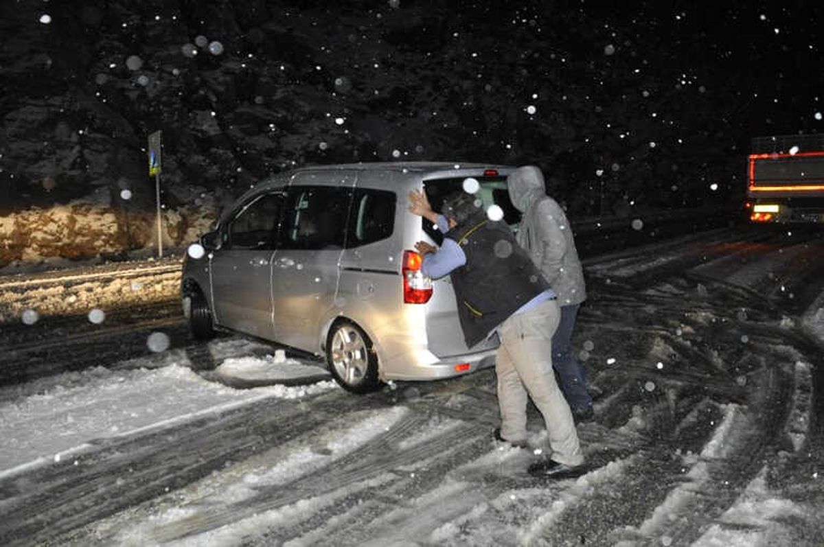 Antalya - Konya Karayolunda Kar Yağışı Trafiği Olumsuz Etkiledi