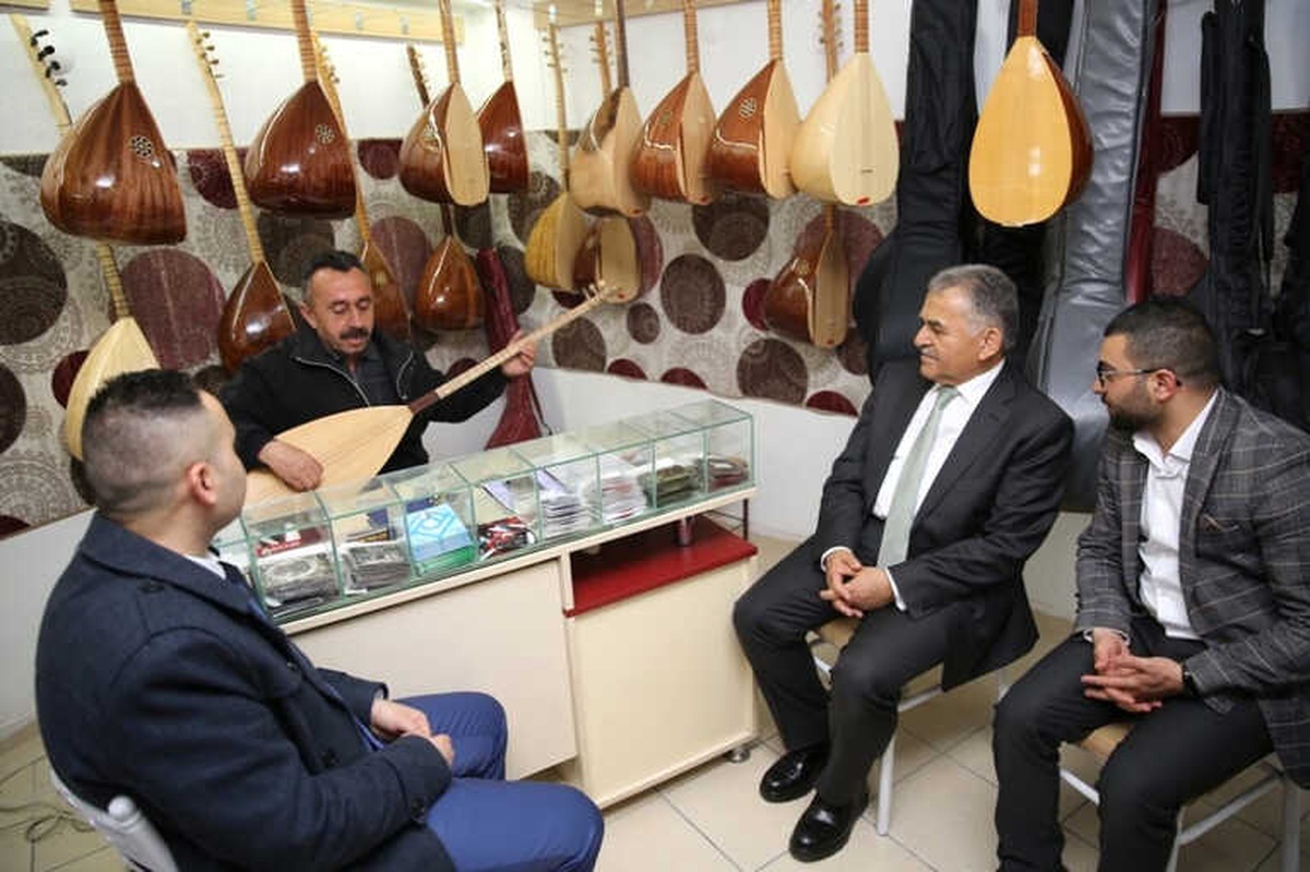 Başkan Büyükkılıç ve Ekibi Hunat Çarşı Esnafı ile Birlikte