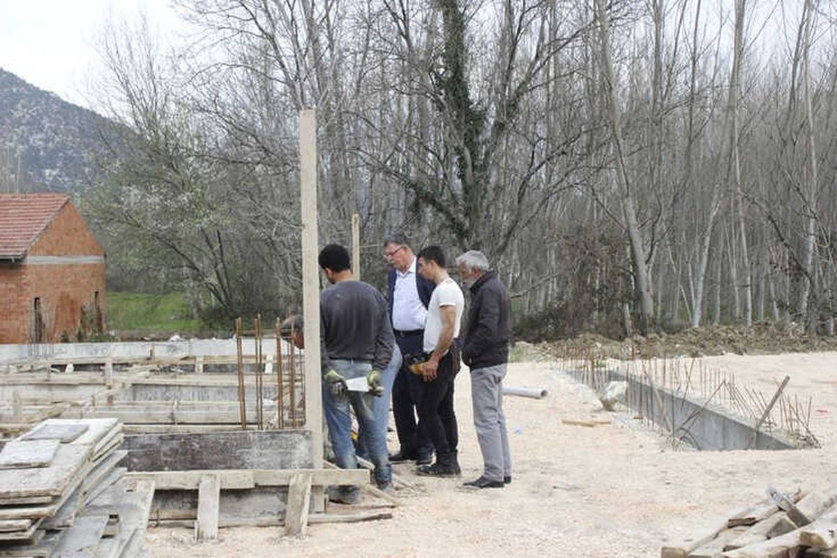 Başkan Duymuş, Beldede Faaliyet Gösterecek Bir İşletmeyi Ziyaret Etti
