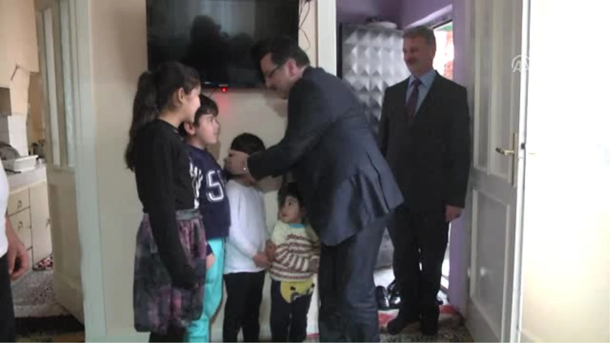 Belediye Başkanı Genç, Afganlı Aileyi "Kardeş Aile" Seçti