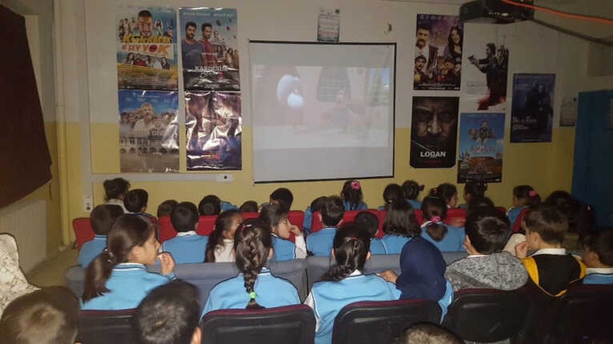 Çocuklar İlk Kez Sinema ile Buluştu