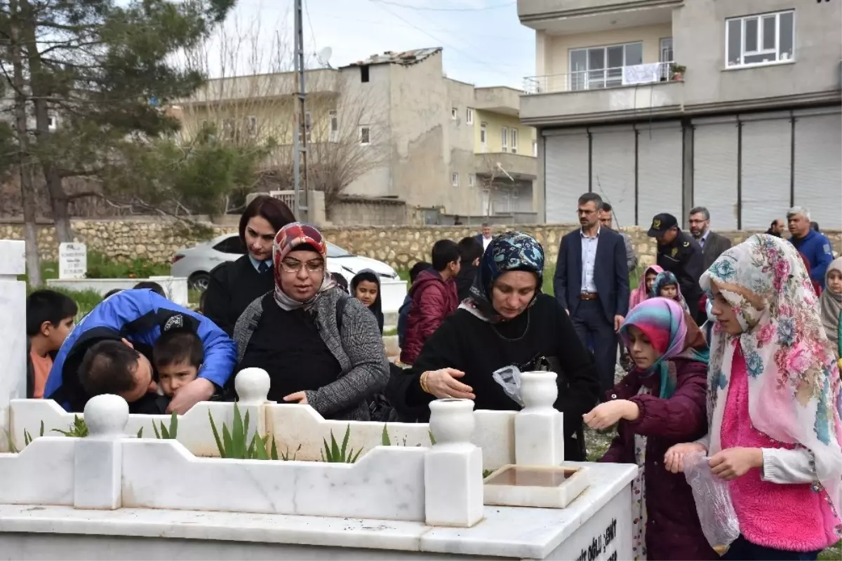 İlkokul Öğrencileri Şehit Ailesiyle Bir Araya Geldi