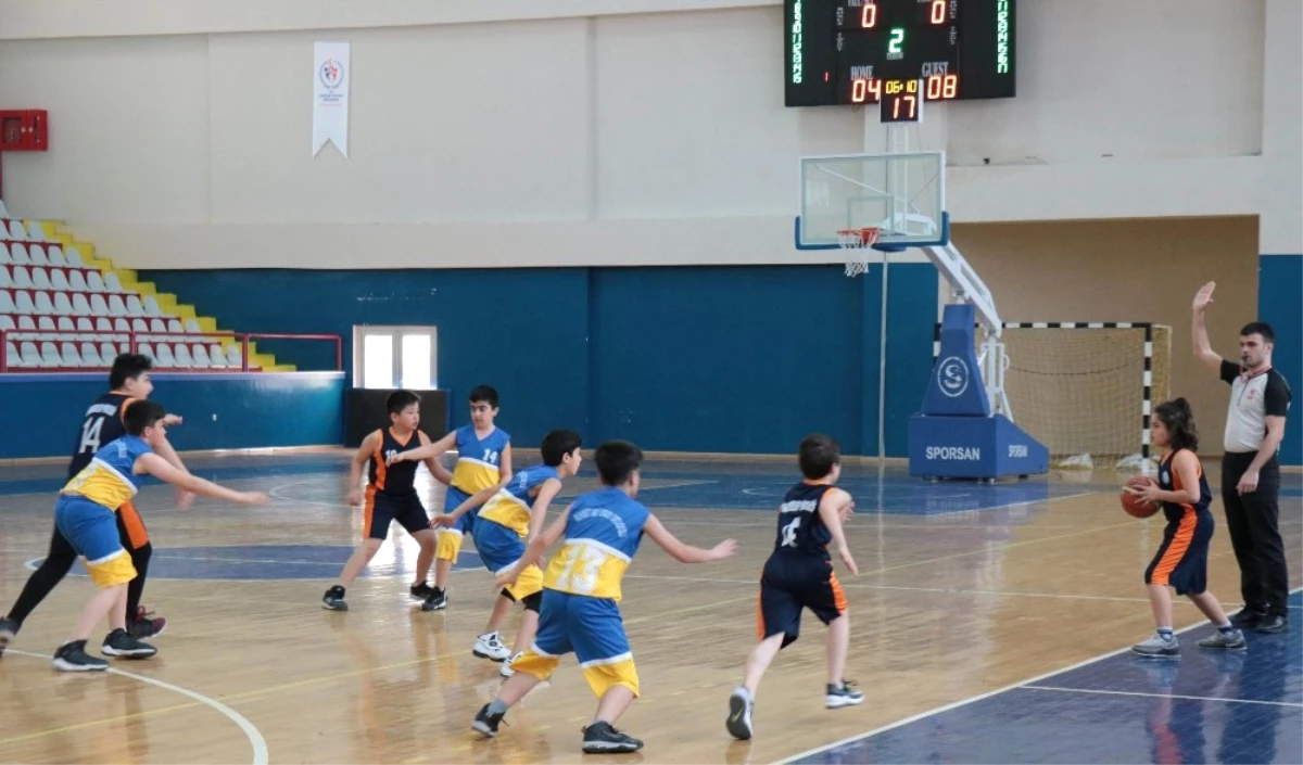 Kardelen Koleji Basketbol Takımı Yarı Final Yolunda