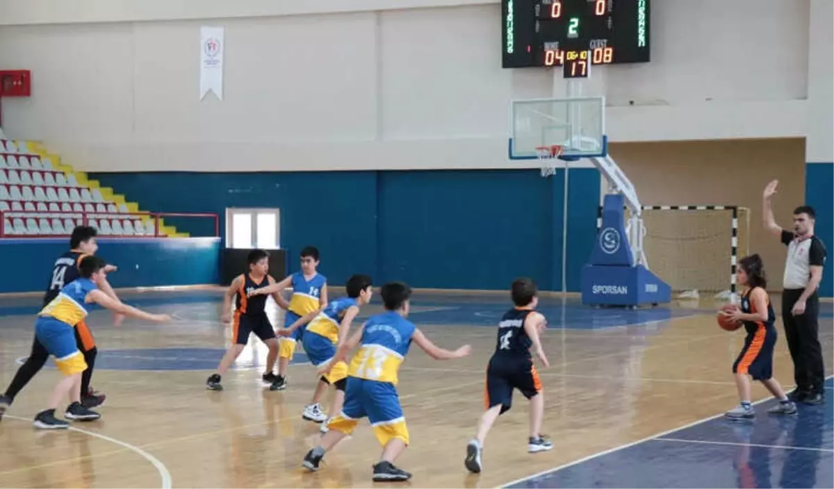 Kardelen Koleji Basketbol Takımı Yarı Final Yolunda