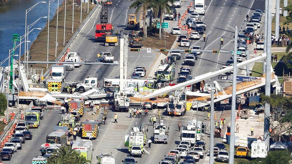 Miami\'de Yaya Üst Geçidi Çöktü: En Az 6 Ölü