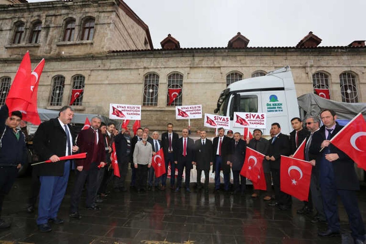 Muhtarlardan Afrin\'e İki Tır Dolusu Yardım.