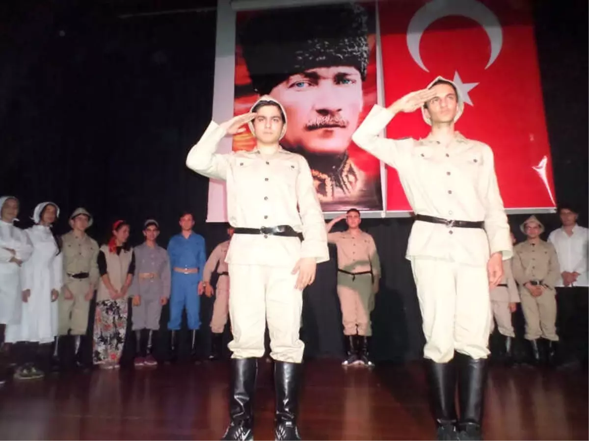 Öğrencilerden 18 Mart Gösterisi