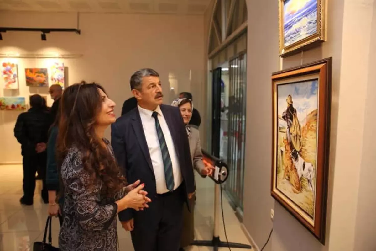 Ressam Ayfer Gündüzhev Yıldırım\'ın Resim Sergisi Açıldı