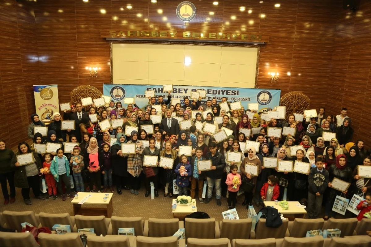 Şahinbey\'de İş Hayatına Hazırlanan 168 Kursiyer Daha Sertifikalarını Aldı