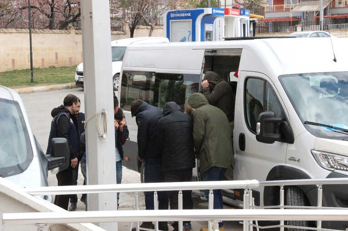 Karaman\'da Fetö/pdy Operasyonunda 2 Asker Tutuklandı