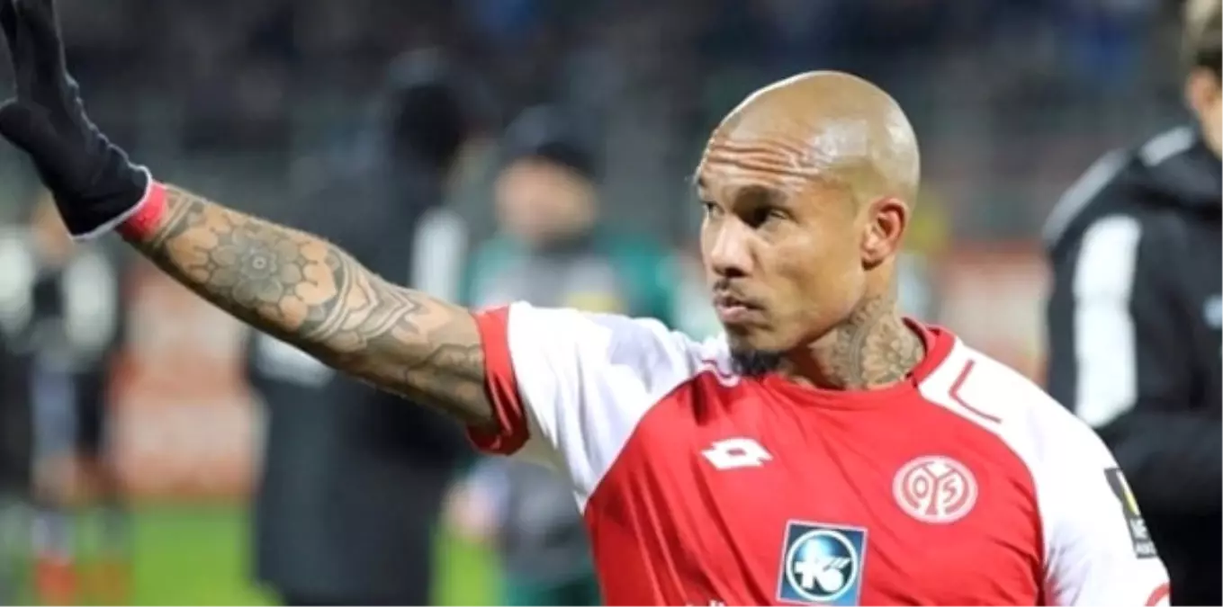 Nigel de Jong, Ajax\'a Transfer Oluyor