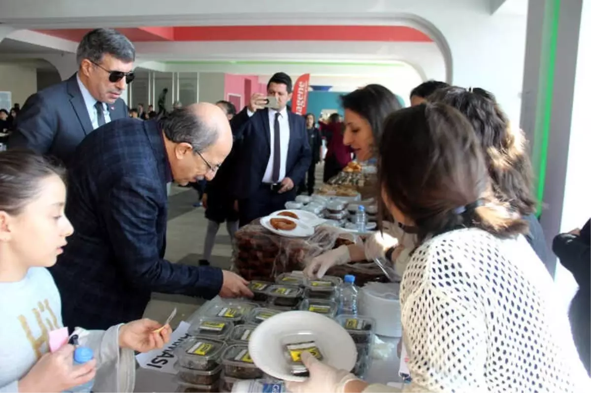 Özel Tekden Ortaokulu Öğrencileri Mehmetçik İçin Kermes Düzenledi