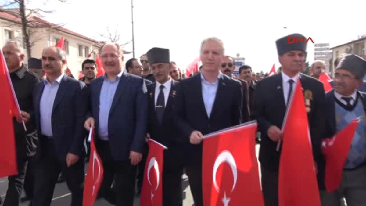 Sivas\'ta 2 Bin Kişi Şehitlere Saygı İçin Yürüdü