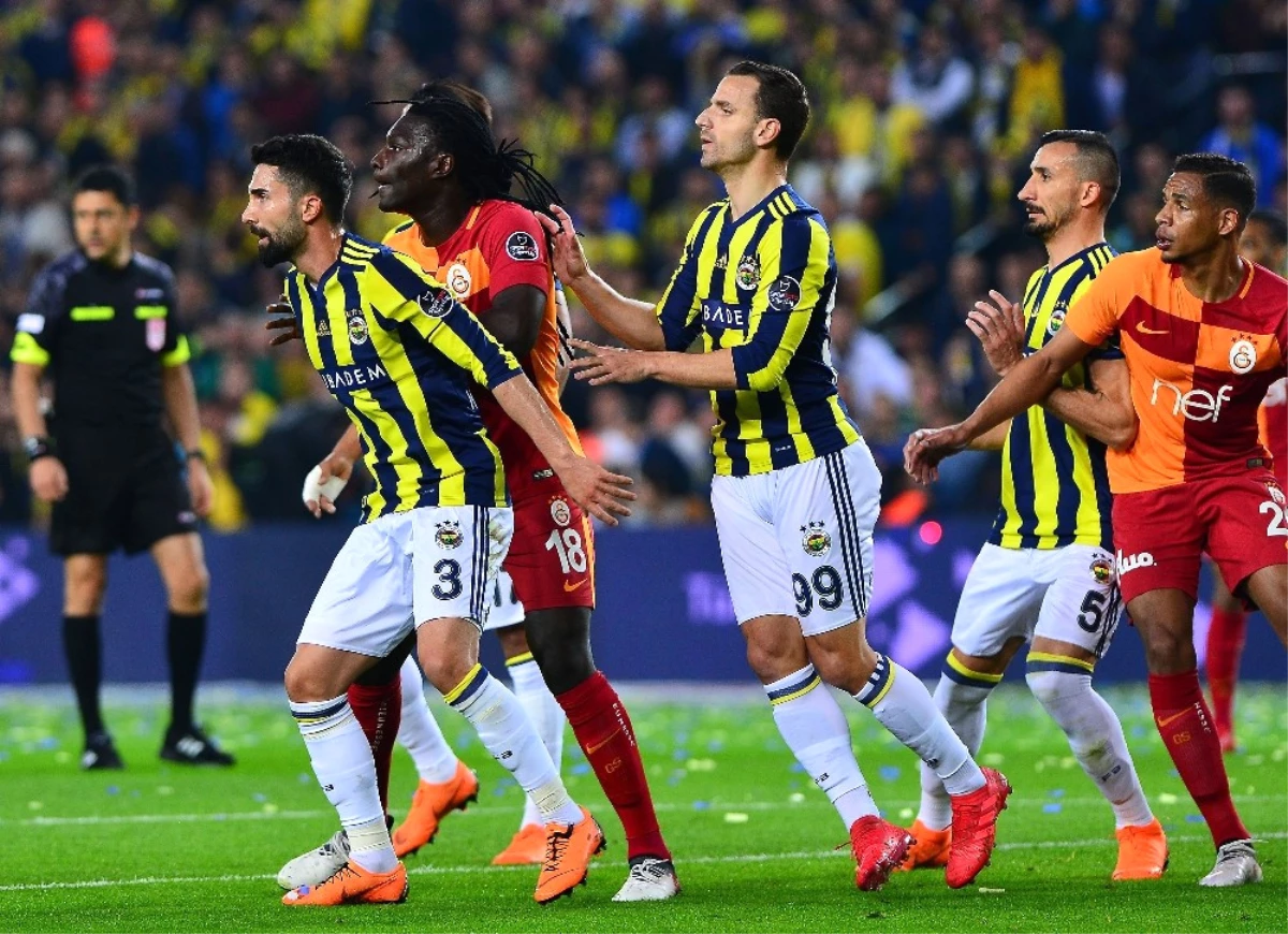 Spor Toto Süper Lig: Fenerbahçe: 0 - Galatasaray: 0 (İlk Yarı)