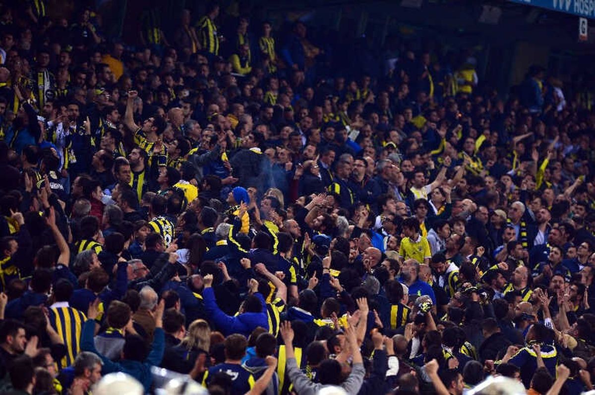 Tribünlerde Ali Koç Sesleri