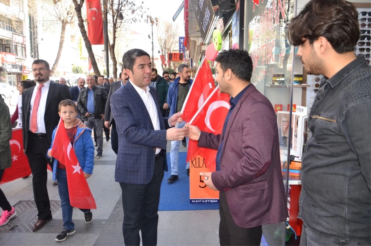 CHP\'den Vatandaşlara Türk Bayrağı