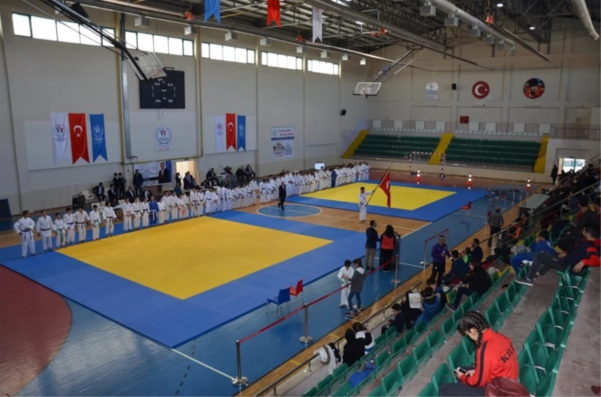 Judo Anadolu Yıldızlar Ligi Yarı Final Müsabakaları Devam Ediyor