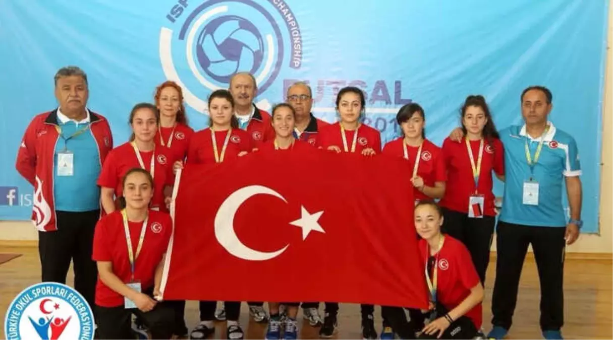 Kız Futsal Milli Takımı Yarı Finalde