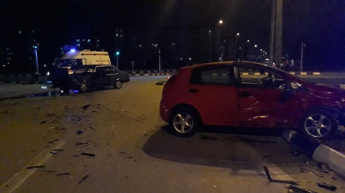 Manisa\'da İki Otomobil Çarpıştı: 4 Yaralı