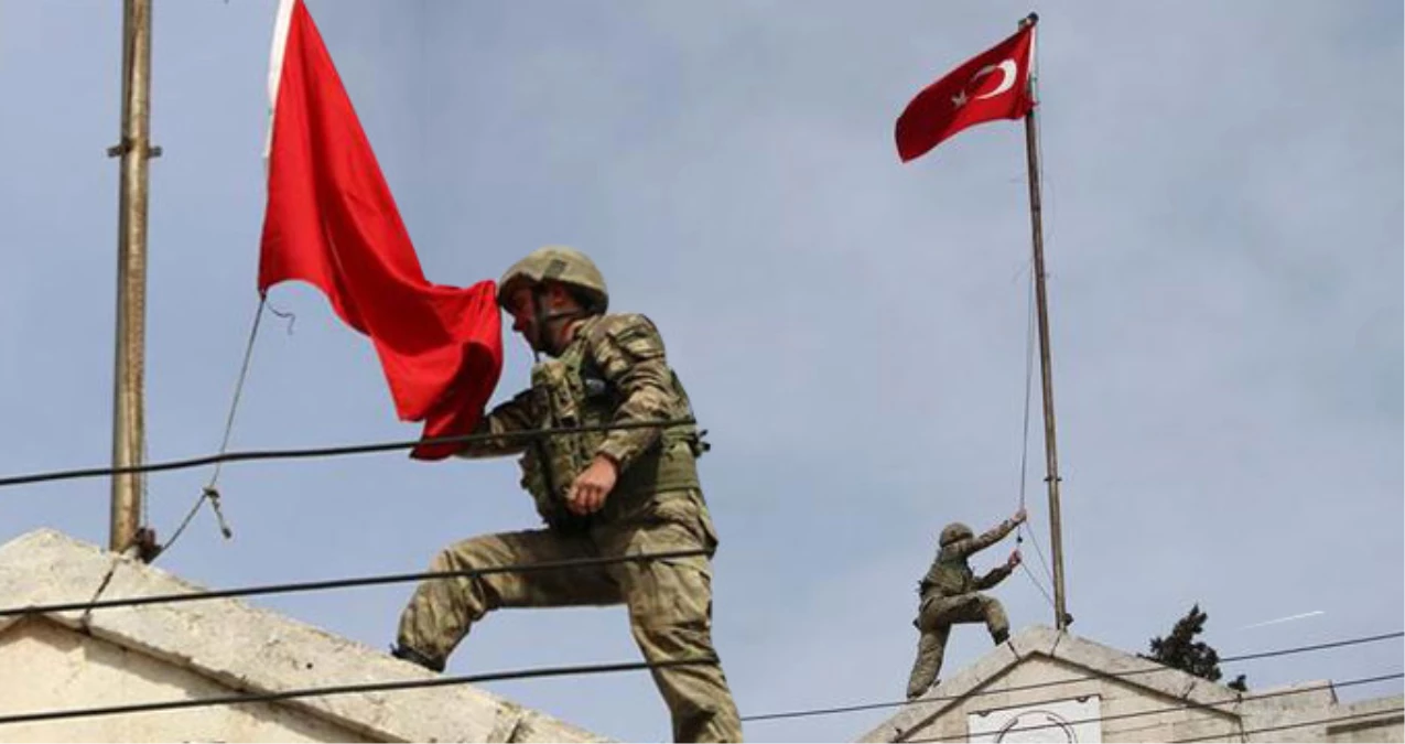 Afrin\'deki Hükümet Binasına Türk Bayrağı Asıldı, Askerin 18 Mart Mesajı Duygulandırdı