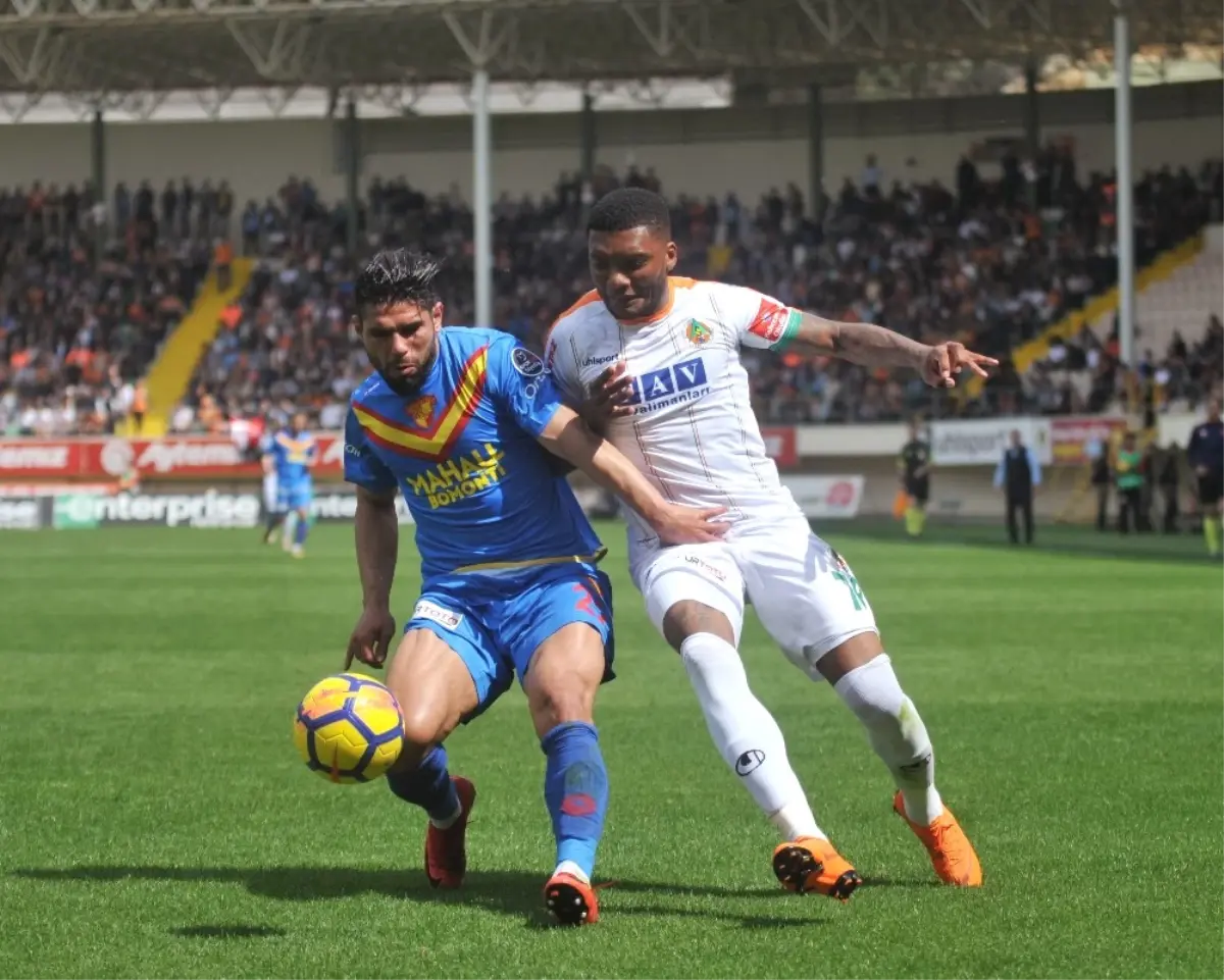 Spor Toto Süper Lig: Aytemiz Alanyspor: 0 - Göztepe: 0 (İlk Yarı)