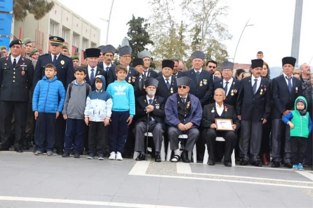 Temsili Çanakkale Savaşı Tiyatro Oyunu Ayakta Alkışlandı