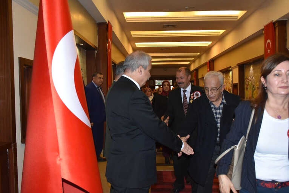 Vali Güvençer Şehit Aileleri ve Gazilerle Yemekte Buluştu
