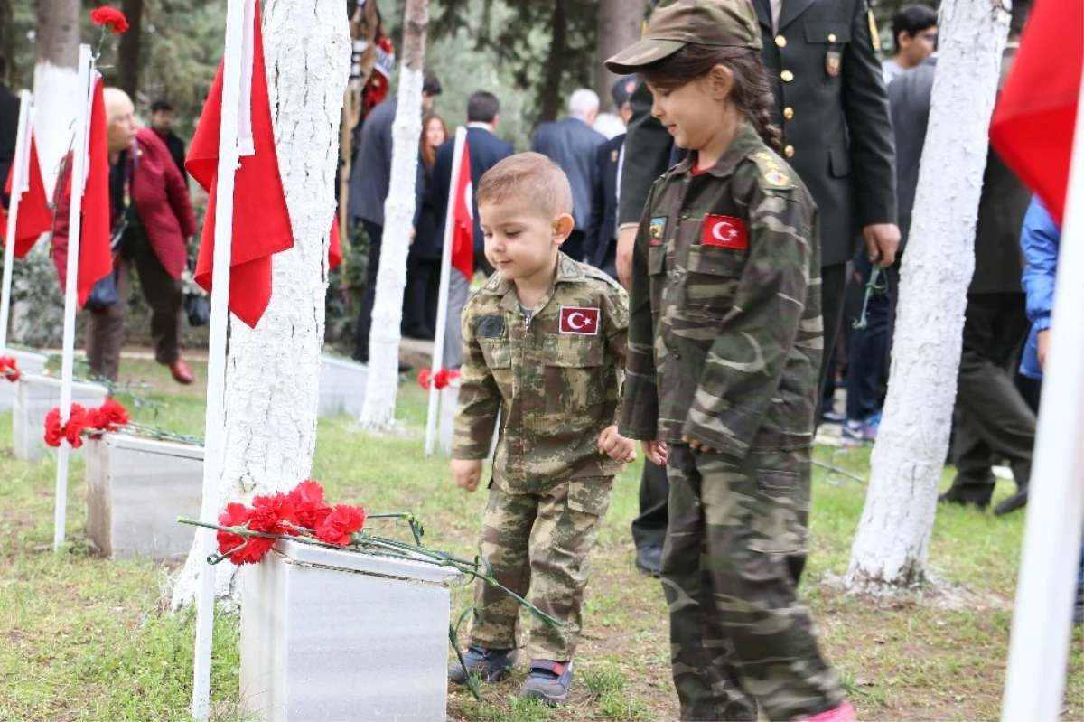 Bergama\'da Çanakkale Zaferi ve Şehitleri Anıldı