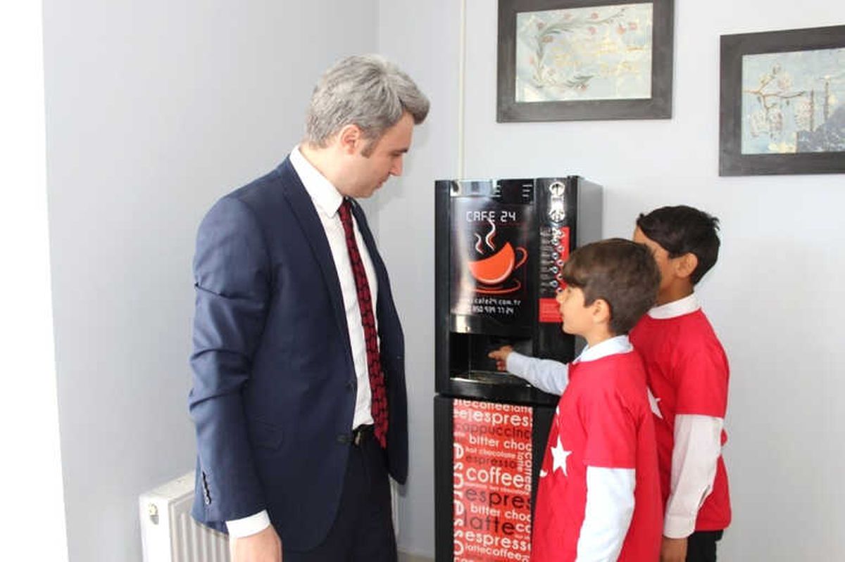 Bu Kütüphanede Okumak Vatandaş ve Öğrencilerden, Çay Kahve Belediyeden