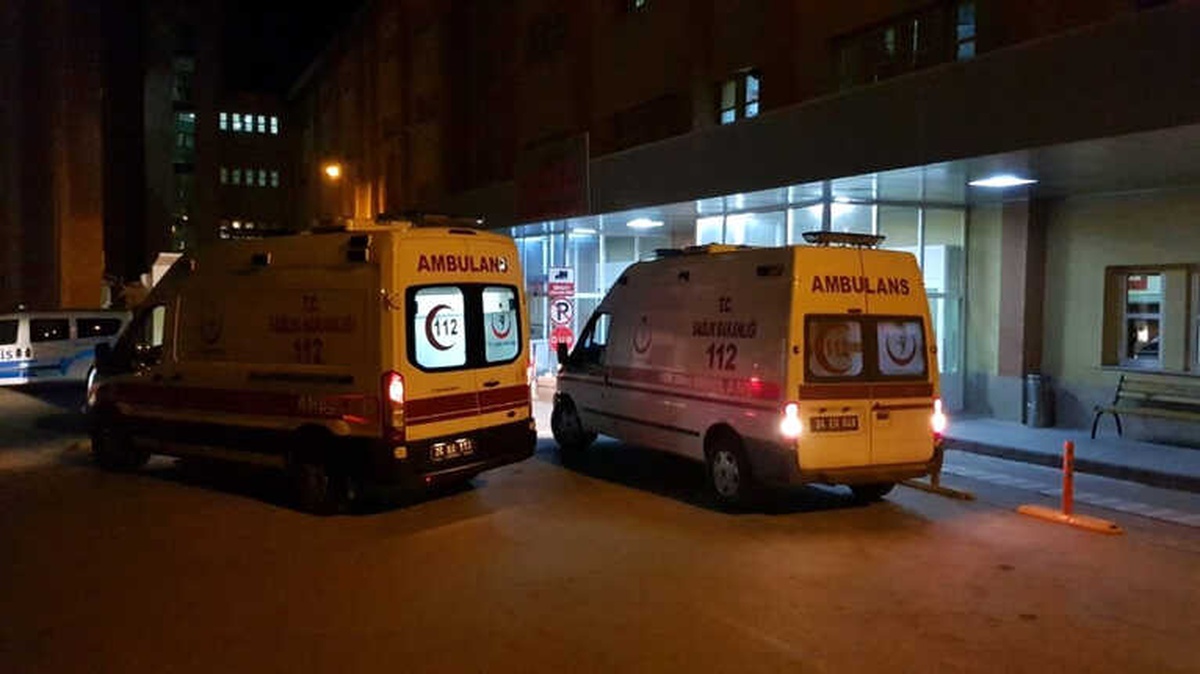 Erzincan\'da Motosiklet ile Kamyonet Çarpıştı: 1 Ölü