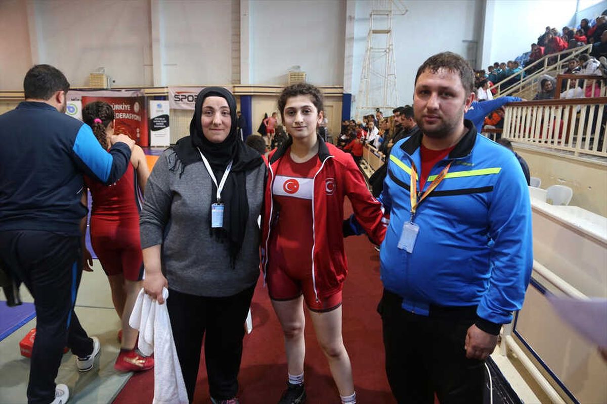 Eski Cimnastikçi Güreşte Zirveyi Hedefliyor