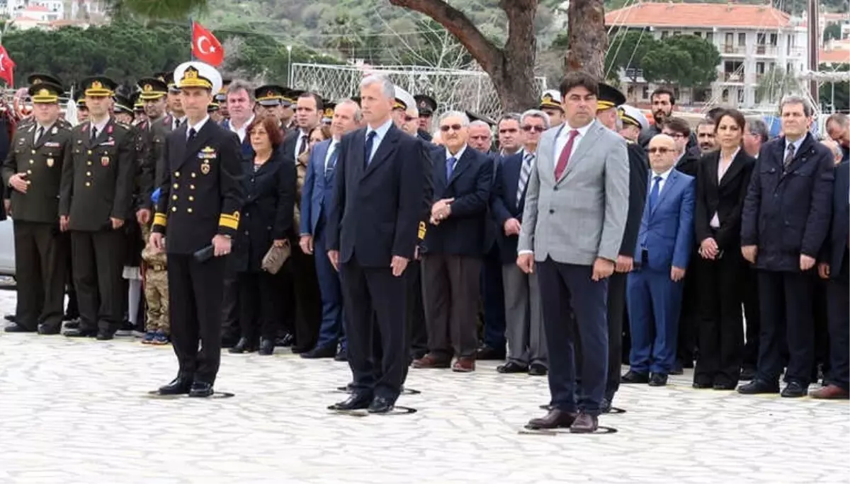 Foça\'da, Çanakkale Zaferi\'nin 103. Yıl Dönümü Töreni