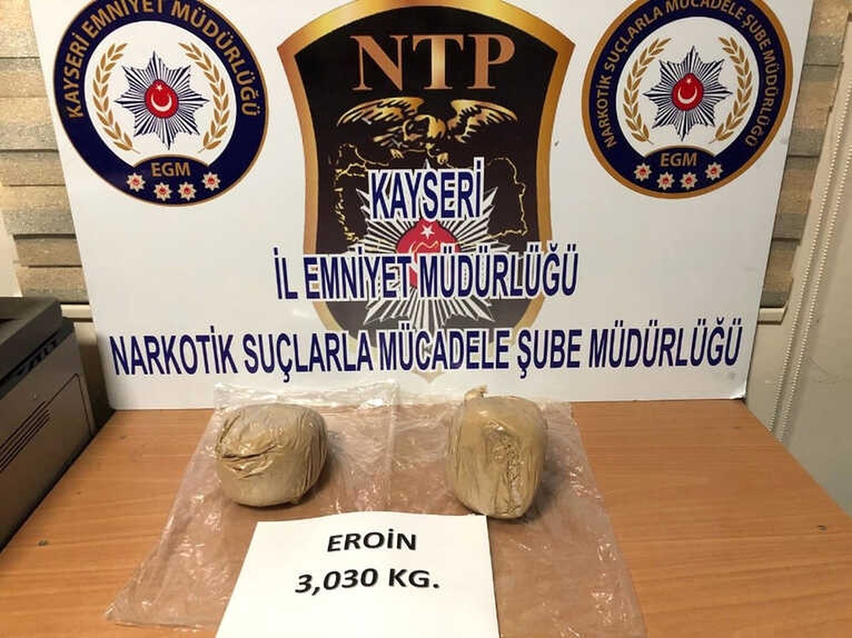 Kadın Yolcunun Çantasından 3 Kilo Eroin Çıktı