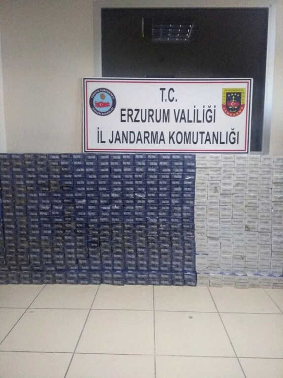Köprüköy\'de 5 Bin 300 Paket Kaçak Sigara Ele Geçirildi