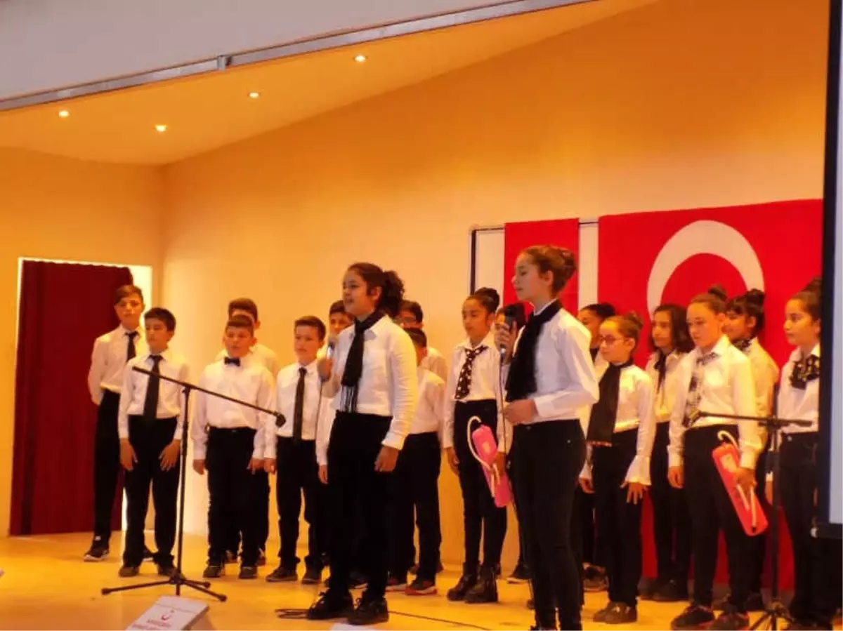 Müzik Öğretmeni Sesiyle Büyüledi