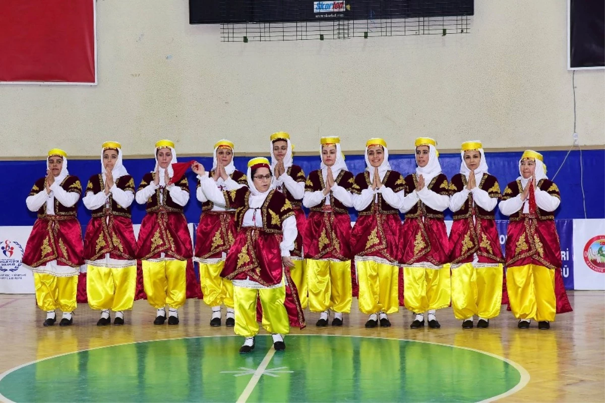 Osmaniye\'de Halk Oyunları Yarışması
