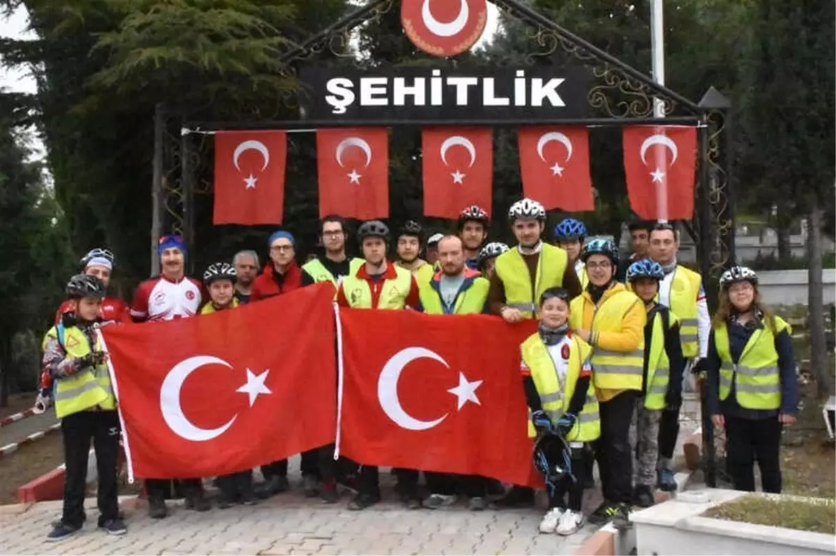 Şehitler Bisiklet Turu Düzenlenip Kitap Okuyarak Anıldı