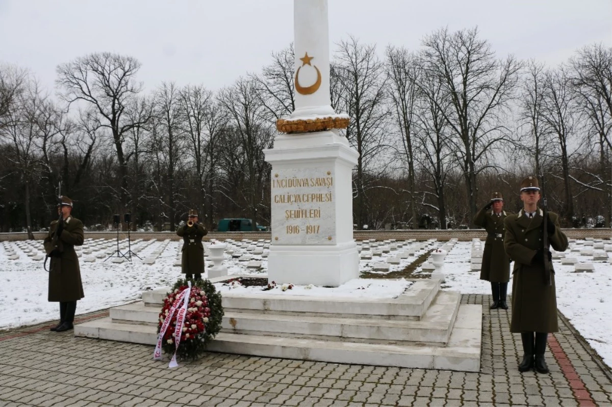 Türk Şehitleri Budapeşte\'de Askeri Törenle Anıldı