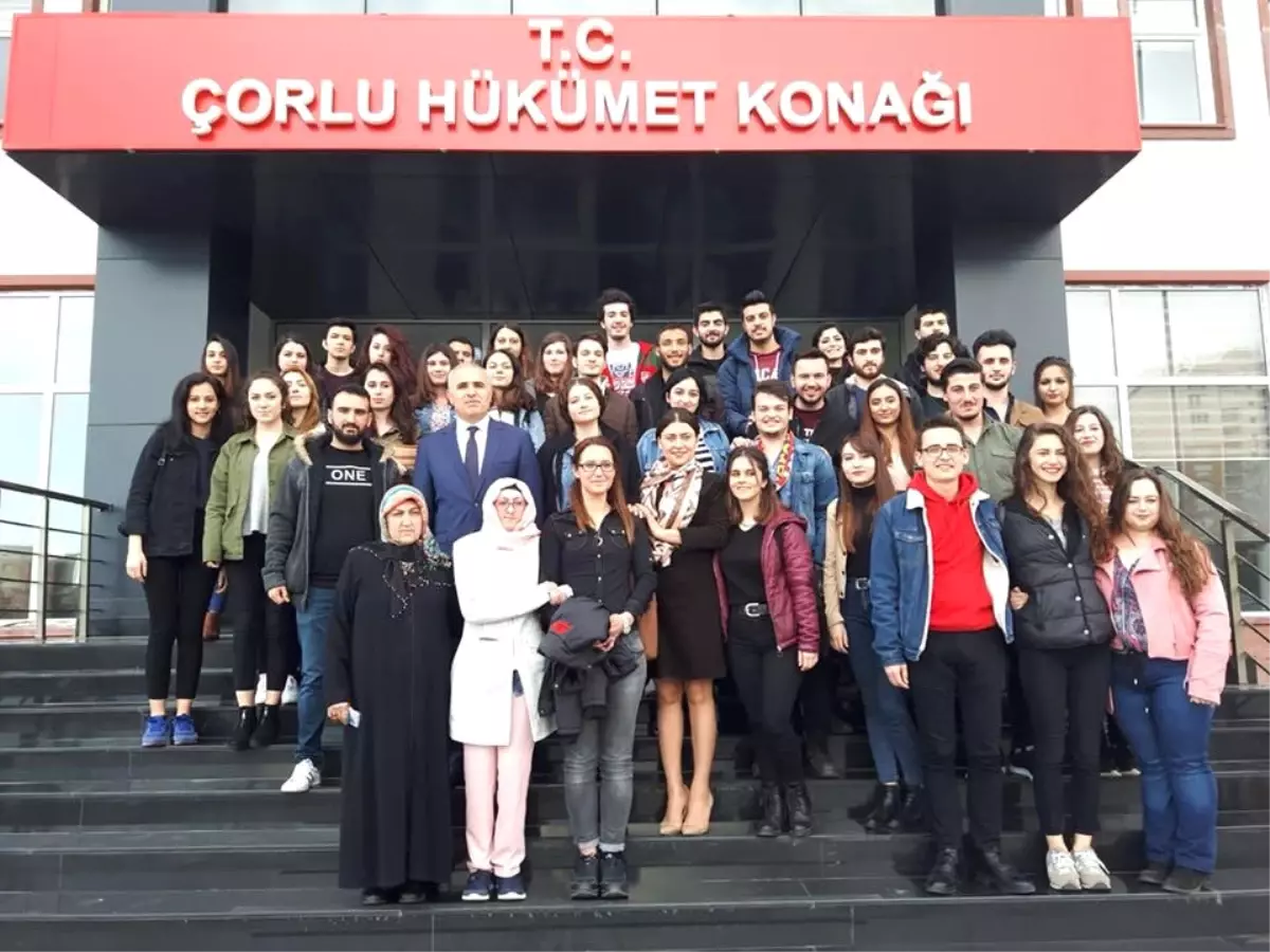 Üniversite Öğrencileri Projelerini Kaymakam Kılıç ile Paylaştı