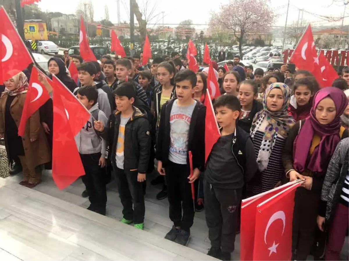 Üsküdar Belediyesi Şehitler İçin Program Düzenleyip Dua Etti