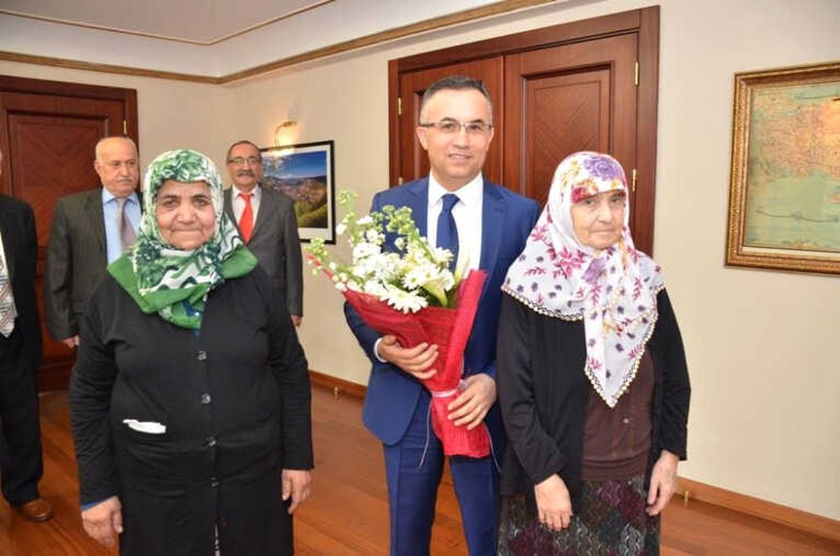 Vali Çeber\'e "Yaşlılar Haftası" Ziyareti