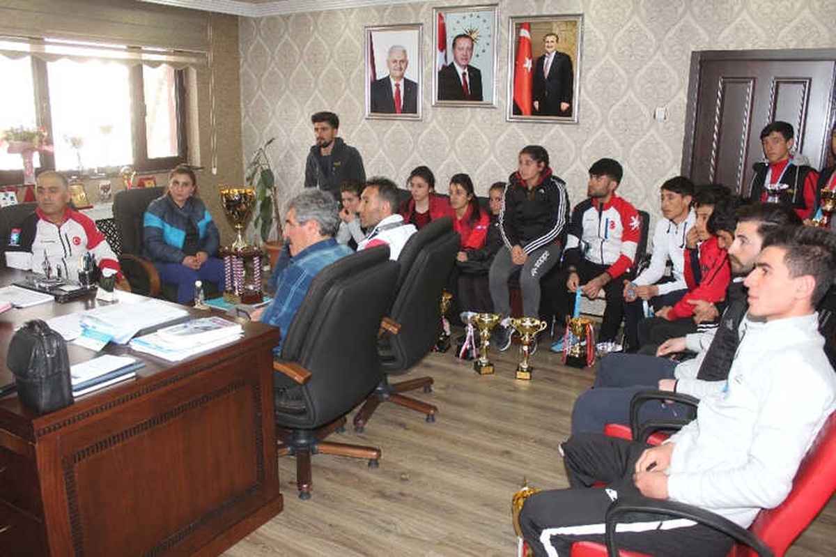 Ağrılı Sporcular Madalyaya Doymuyor