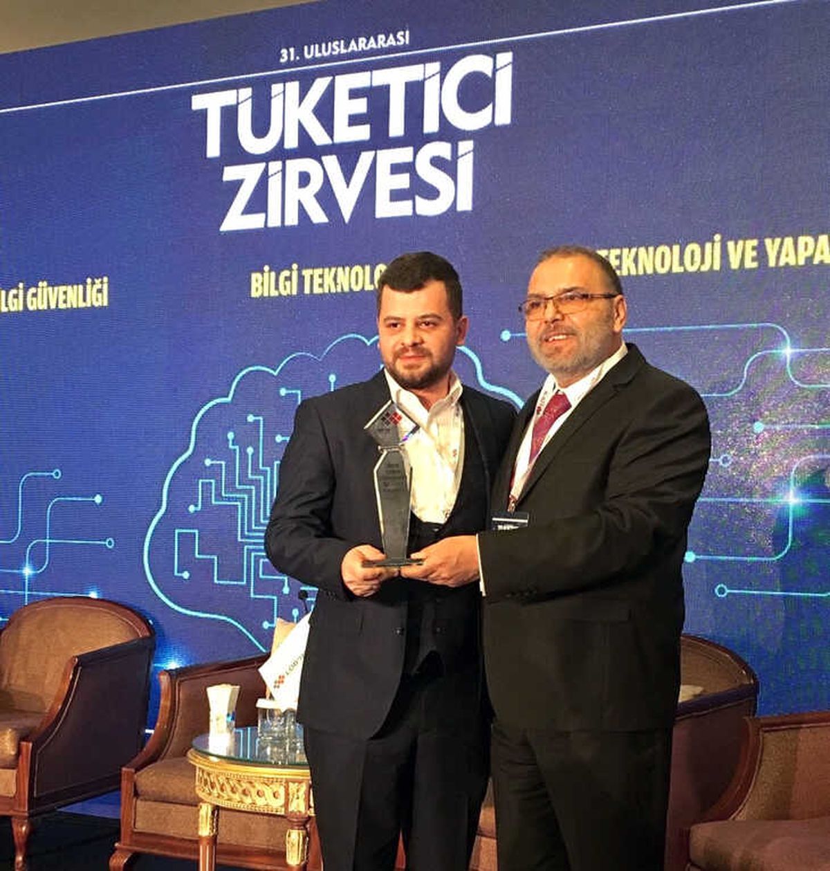 Aura Cebilon Unique\'e Bir Ödül Daha