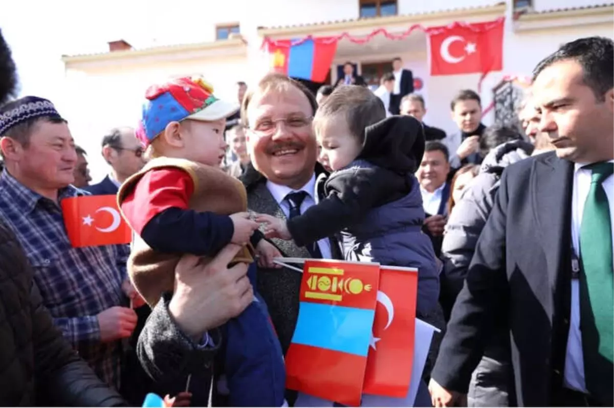 Çavuşoğlu, Moğolistan\'da Tolgoyt Kültür Merkezi ve Hz. Ömer Camii\'nin Açılışlarını Yaptı