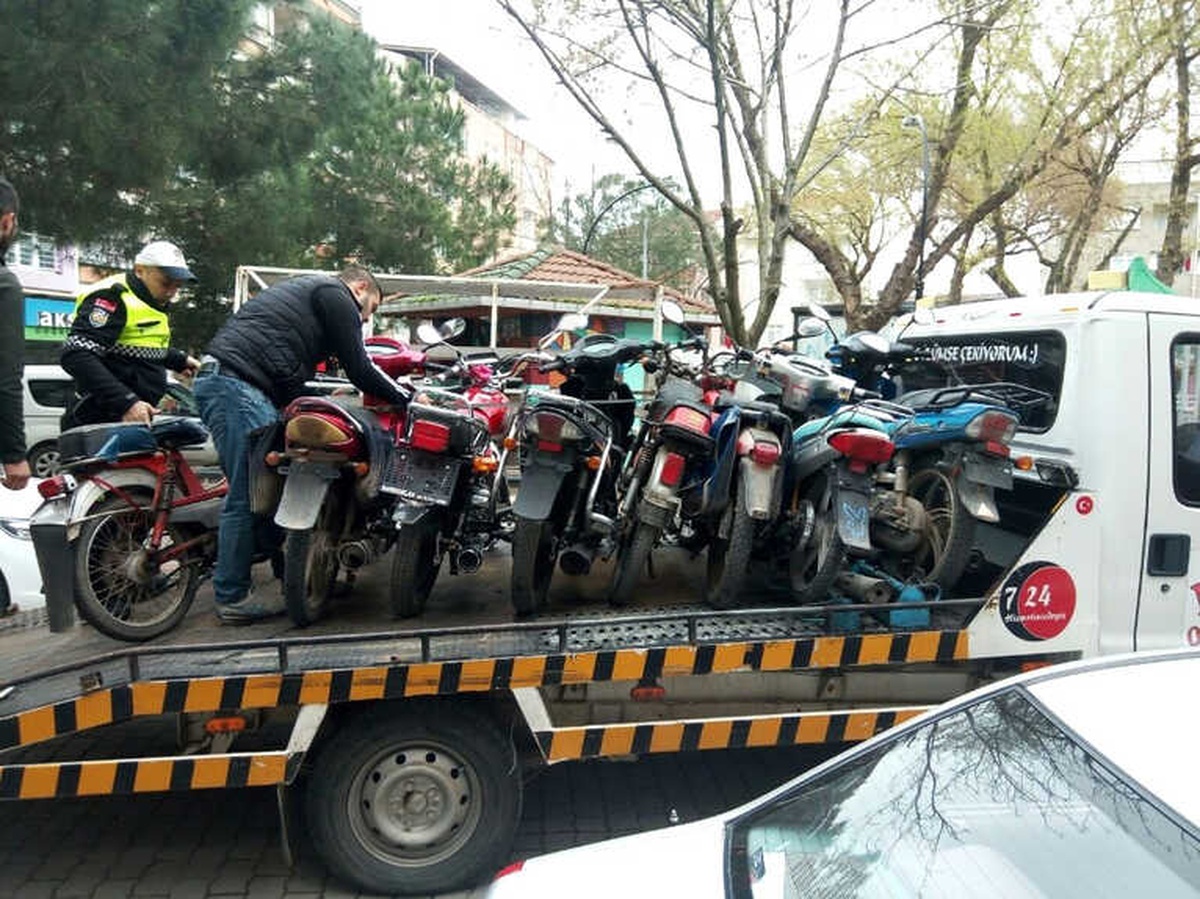 Biga\'da Tescilsiz Motosikletler Toplanıyor